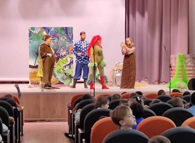 Группа «Калейдоскоп» выступила для учащихся школы им. Л.Б. Ермина